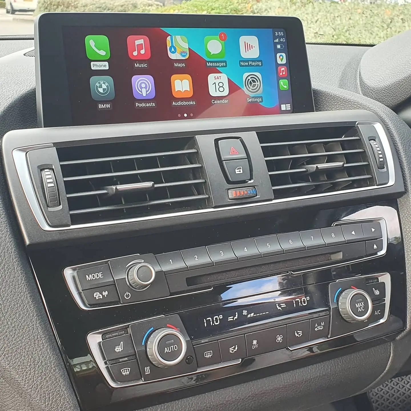 Apple CarPlay на фабрична BMW мултимедия